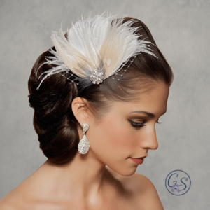 wedding-veils-bridal-hair-accessories_0072_HLF04-Gilded-Shadows-ivory-feather-hair-clip-fascinator-013023